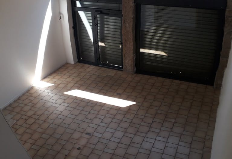 Galerie sur axe passant à Villeurbanne - Image 3