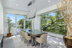 Villa in Beverly Hills - Pool - Scenic Outlook - Image 2