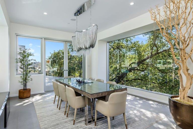 Villa in Beverly Hills - Pool - Scenic Outlook - Image 2