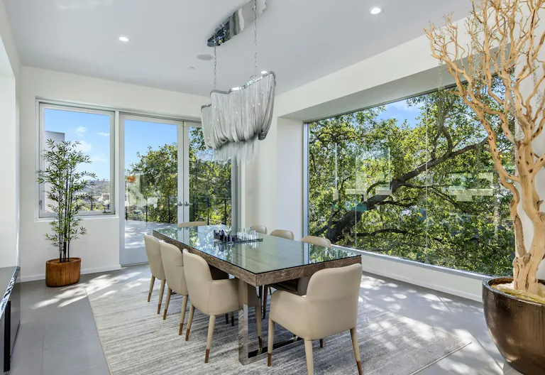 Villa in Beverly Hills - Pool - Scenic Outlook - Image 2