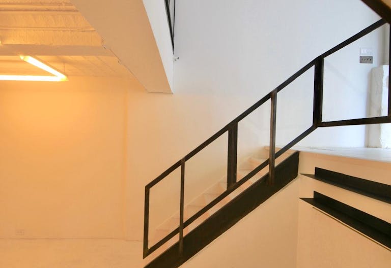 Light filled split level Storefront in the heart of Manhattan (with high ceilings and multiple rooms) - Image 2