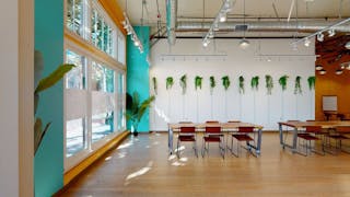 Sunlit space for pop-ups and meetings - Image 1