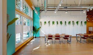 Sunlit space for pop-ups and meetings - Image 1