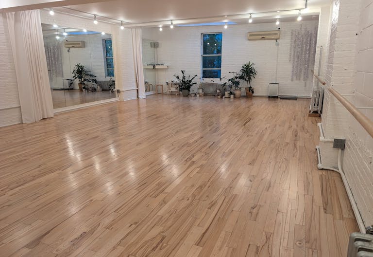 Creative Artistic Space in Dance/Pilates Studio - Image 0