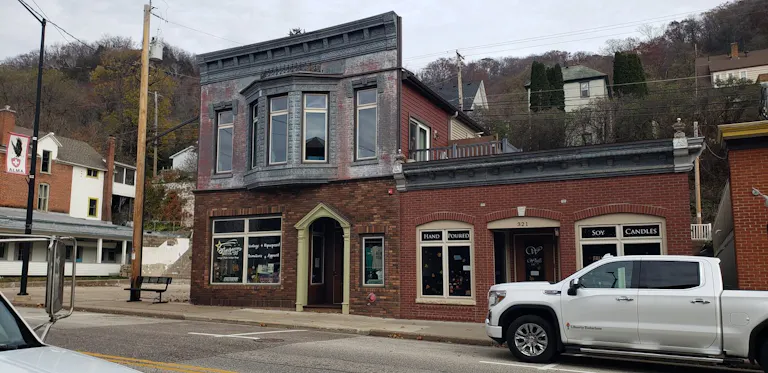 Charming Commercial Space in Historic Alma on the Great River Road - Image 0