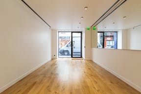 Beautiful pop up in the heart of the marché Saint Honoré - Image 5