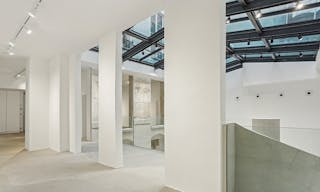 Espace showroom / �v�nement : verri�re, volume et design �pur� - Image 3