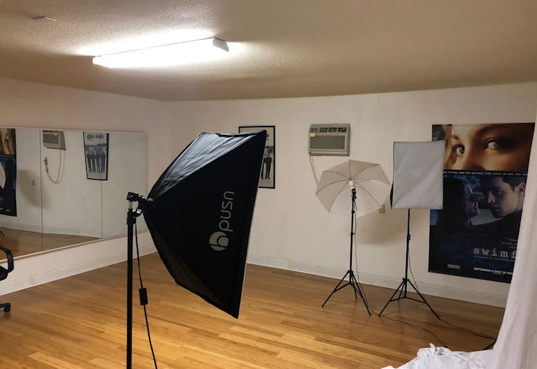 Mini Photography Space - Image 1