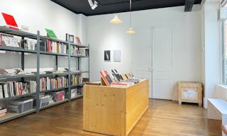 MAGNIFIQUE GALERIE D'ART EN CROISEMENT VITRINE TOUT LE LONG - BAIGN� DE LUMI�RE - Image 2