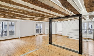 Contemporary Showroom in Le Marais - Image 9