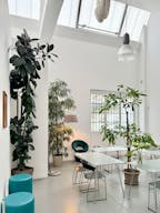 Bright Loft: 450 sqm Versatile Industrial Space with Stunning Daylight and Minimalist Design - Image 2