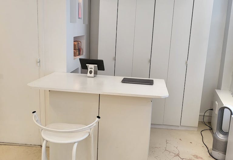 Boutique white box dans le coeur du Marais - Image 4