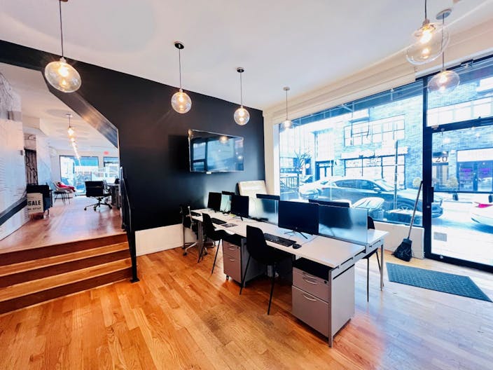 Prime Williamsburg Corner Retail Space | 100 ft Glass Frontage | High Foot Traffic - Image 3