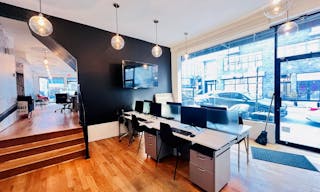 Prime Williamsburg Corner Retail Space | 100 ft Glass Frontage | High Foot Traffic - Image 3