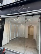 Boutique éphémère – Rue de Lévis, quartier ultra commerçant - Image 1
