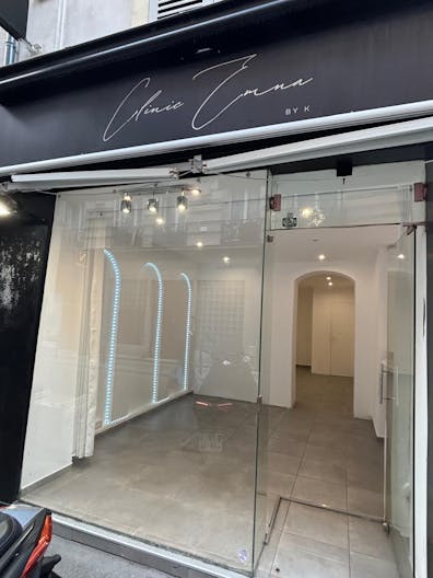 Boutique éphémère – Rue de Lévis, quartier ultra commerçant - Image 1