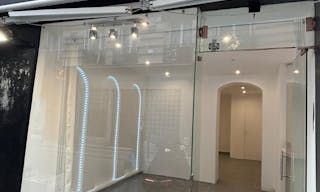 Boutique éphémère – Rue de Lévis, quartier ultra commerçant - Image 1