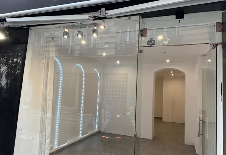 Boutique éphémère – Rue de Lévis, quartier ultra commerçant - Image 1