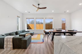 Spacious Modern Home in Houston - Image 3