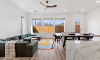 Spacious Modern Home in Houston - Image 3