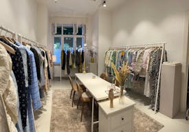 Stilvoller Showroom für Fashion & Accessoires zur temporären Vermietung Berlin Wedding – 130 m² – Erdgeschoss – barrierefrei erreichbar - Image 0
