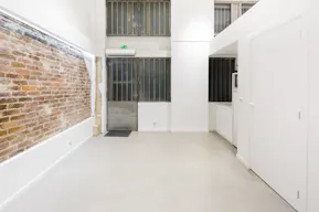 Pop-up boutique in Le Marais - Image 4