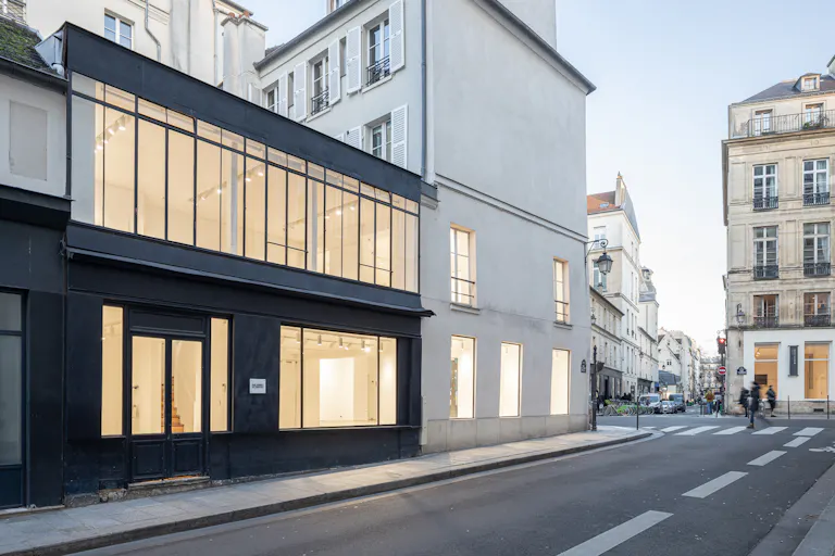 Rue de Turenne Corner Pop Up Boutique - Image 1