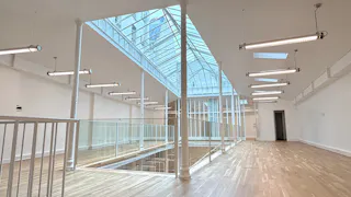 Loft industriel avec verrière zénithale - Image 15