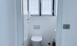 Prestigioso spazio in edificio d'epoca, con 5 vetrine su strada - Image 10