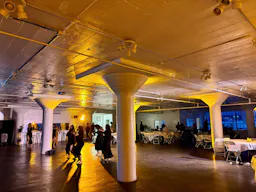 Showroom Space in Fashion District - Image 12