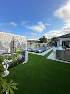 West Kendal Home with resort style infinity pool. - Image 4
