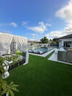 West Kendal Home with resort style infinity pool. - Image 4