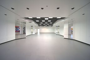 White-Box Boutique in Greater Los Angeles - Image 1