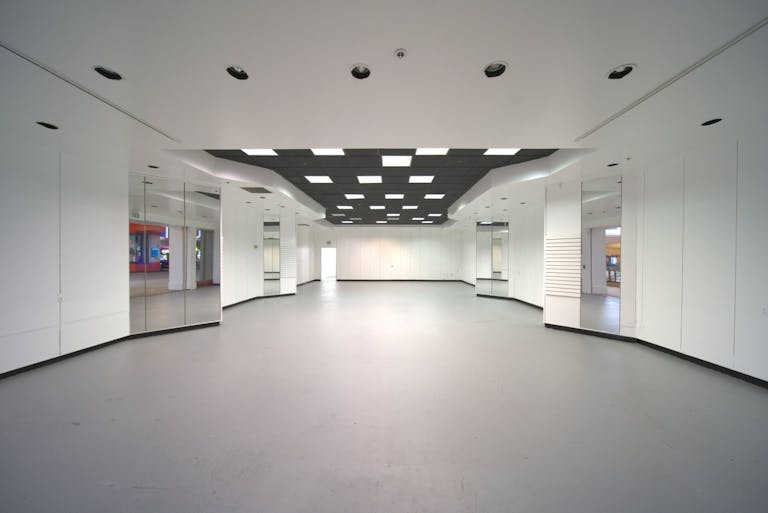 White-Box Boutique in Greater Los Angeles - Image 1