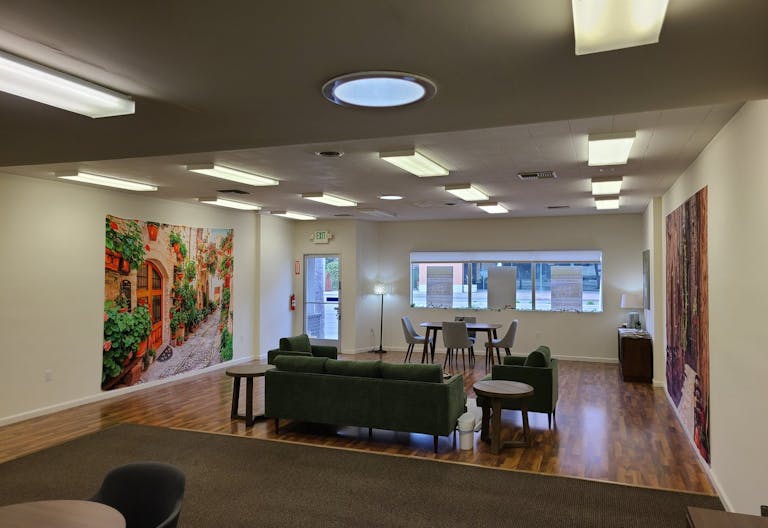 Excellent Show Room Space Near Downtown Mountain View - Image 3