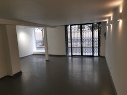 Creative Le Marais Retail Space - Image 14