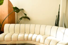 Art Deco Light & Airy Homey Loft - Image 8