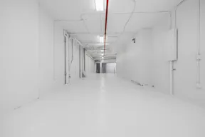 4,500 sq ft Two-Level All-White Storefront in Gramercy - Image 7