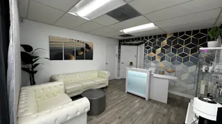 Beautiful SPA with two big rooms and a reception - Image 1