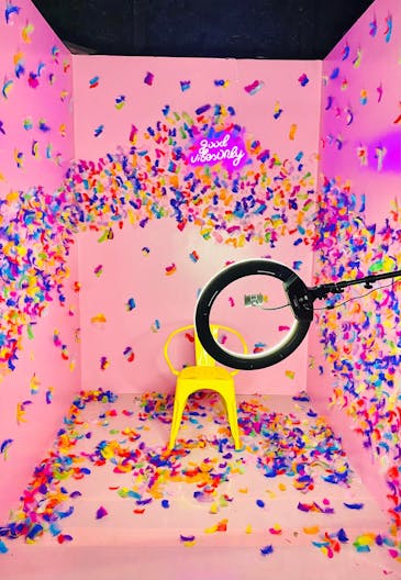 Creative Multi-Set Studio, vibrant, creative and retro sets - Image 3