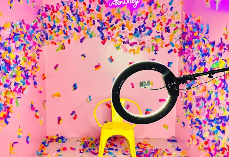 Creative Multi-Set Studio, vibrant, creative and retro sets - Image 3