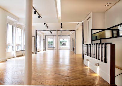 Vast Parisian Showroom at Opéra-Bourse - Image 0