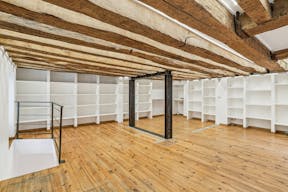 Contemporary Showroom in Le Marais - Image 8