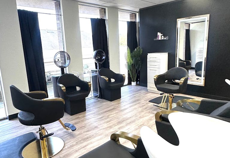 Luxury Salon Oasis in Houston - Image 2