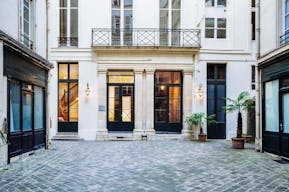 Amazing Palais Royal Showroom - Image 9