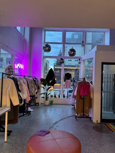 Capitol Hill Retail store share space - Image 1