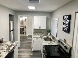 Boutique with parking space - Image 5