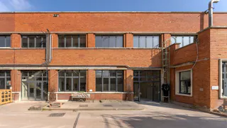 Studio d'artiste white cube dans une ancienne zone industrielle - Image 8