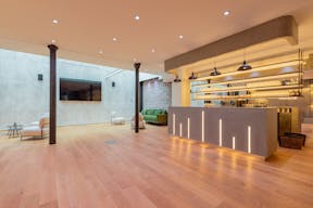 Loft sous verrière - Equiria Showroom - Image 2