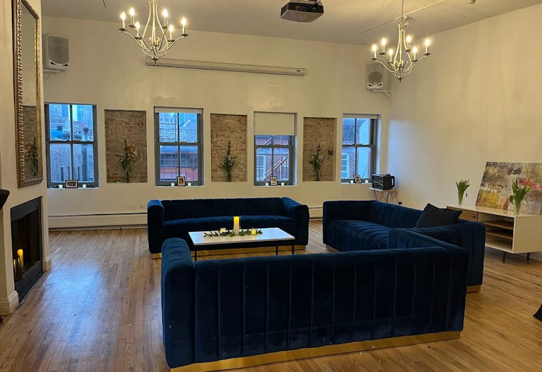 Modern Penthouse Showroom in SoHo - Image 1